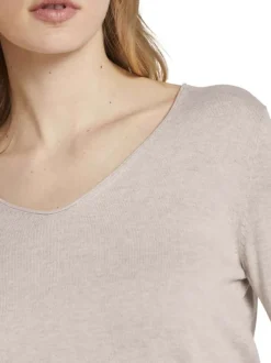 Pull en coton mélangé beige uni avec une coupe droite et un col v