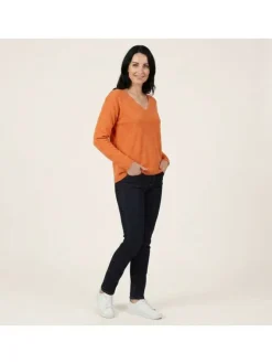 Pull en coton mélangé orange uni pourvu d'une coupe droite et d'un col v