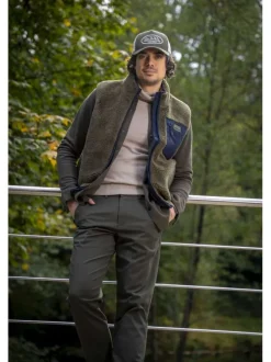 Pull en coton mélangé taupe avec un col roulé finement côtelé
