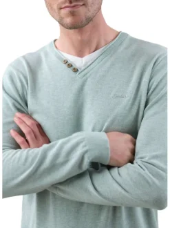 Pull en coton mélangé tilleul chiné avec un col v et une coupe droite