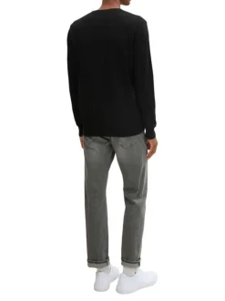 Pull en coton noir avec un col rond une coupe droite et logo brodé poitrine