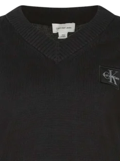 Pull en coton noir à maille fine avec une coupe droite et un col v