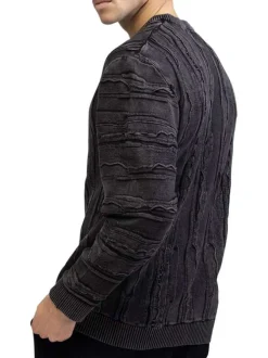 Pull en coton noir pourvu d'un col rond et de manches longues