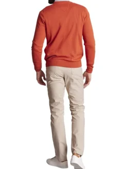 Pull en coton rouge brique uni à coupe ajustée avec le logo ton sur ton