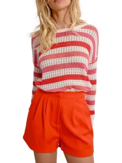 Pull en coton rouge rayé avec une coupe droite et un col rond