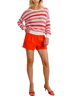 Pull en coton rouge rayé avec une coupe droite et un col rond