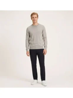 Pull en coton taupe uni avec une coupe droite et un col rond