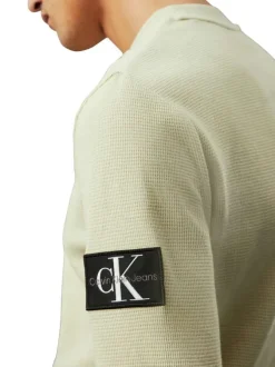 Pull en coton tilleul uni avec une coupe droite et un col rond
