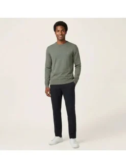 Pull en coton vert uni avec une coupe droite et un col rond
