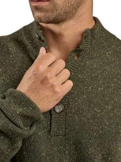 Pull en laine mélangée kaki moucheté avec une coupe droite et un col montant