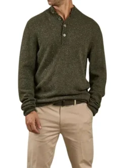 Pull en laine mélangée kaki moucheté avec une coupe droite et un col montant