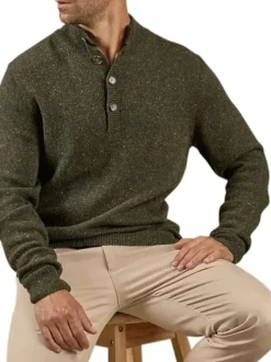 Pull en laine mélangée kaki moucheté avec une coupe droite et un col montant