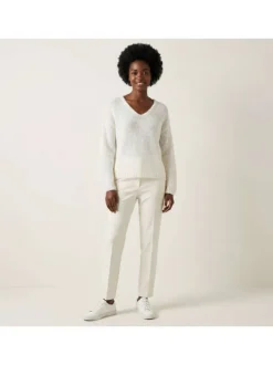 Pull en laine mélangée mohair blanc uni en maille jersey avec un col v
