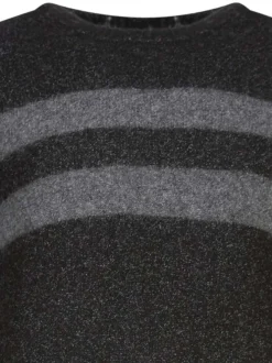Pull en laine mélangée noir chiné avec une coupe droite et un col rond