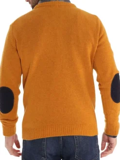 Pull en laine moutarde uni avec des renforts aux coudes et un col en V