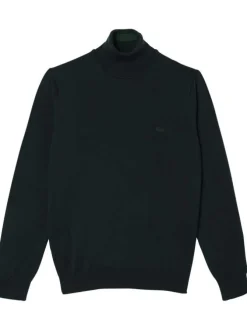 Pull en laine vert sapin avec un col roulé et une coupe droite
