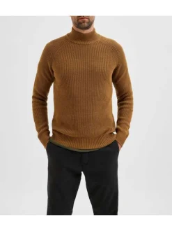 Pull en maille effet gaufrée marron en coton biologique coupe droite col cheminée