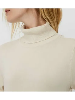 Pull femme écru uni stretch avec une coupe ajustée, des manches longues et un col roulé