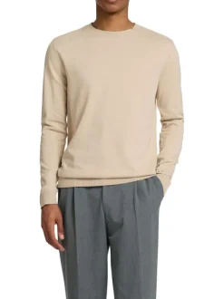 Pull fin en coton beige chiné avec une coupe droite et un col rond