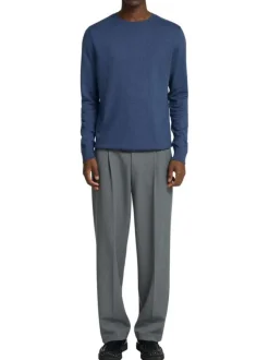 Pull fin en coton bleu indigo chiné avec une coupe droite et un col rond