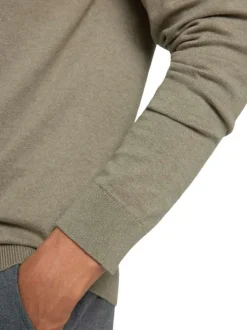 Pull fin en coton vert chiné avec une coupe droite et un col rond