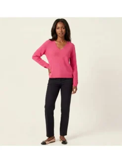 Pull fuchsia uni avec une coupe droite et des manches longues