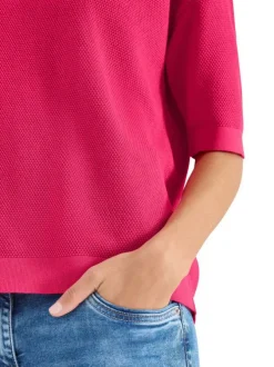 Pull fuchsia uni pourvu d'une coupe droite et de manches courtes