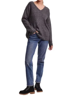 Pull gris en maille jersey à coupe droite col v et à manches longues
