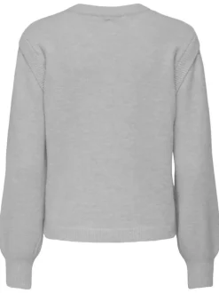 Pull gris uni avec une coupe droite à col rond et des manches longues