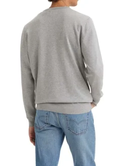 Pull gris uni avec une coupe droite un col rond et des manches longues