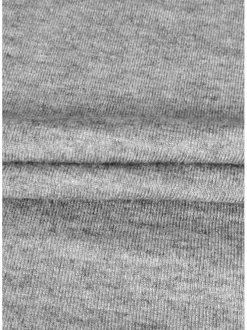 Pull gris uni avec une coupe droite un col rond et des manches longues