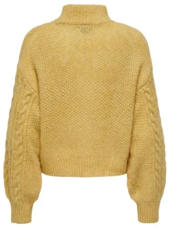 Pull jaune uni avec une coupe droite à col montant et des manches longues