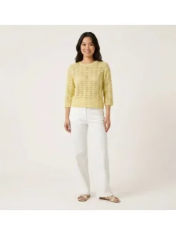 Pull jaune uni pourvu d'une coupe droite et de manches longues