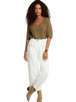 Pull kaki à coupe droite pourvu d'un col v et de manches courtes