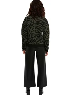 Pull kaki en maille tricotée à manches longues orné de motifs animalier