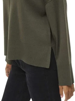 Pull kaki en maille tricotée pourvu d'un col roulé et de manches longues
