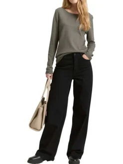 Pull kaki uni avec une coupe ajustée et des manches longues moulantes