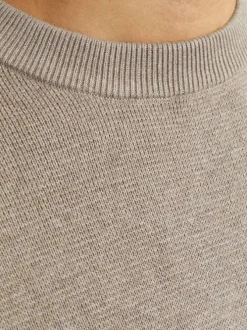 Pull manches longues en coton beige en maille fine à coupe droite avec col rond