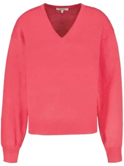 Pull à manches longues fushia uni avec une coupe droite et un col V