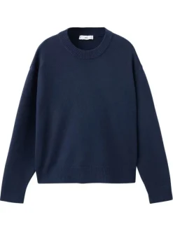 Pull marine coupe ample pourvu d'un col rond et de manches longues