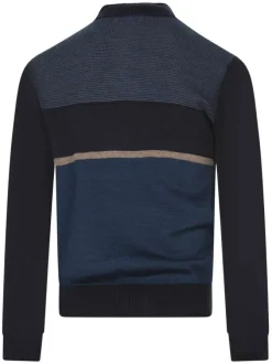 Pull marine tricolore avec un col montant et zippé et une coupe droite
