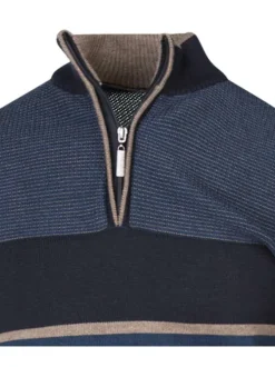 Pull marine tricolore avec un col montant et zippé et une coupe droite