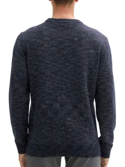 Pull marine uni avec une coupe droite, col rond et à manches longues