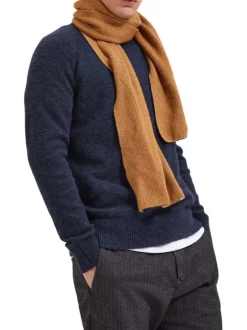 Pull marine uni avec une coupe droite et un col rond en bord côte