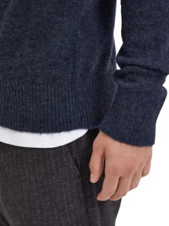 Pull marine uni avec une coupe droite et un col rond en bord côte