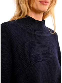 Pull marine uni style poncho avec une coupe ample et col montant