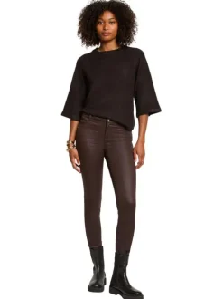 Pull marron coupe ample manches 3/4 pourvu d'un col rond