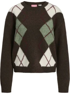 Pull marron en maille doux à losanges avec un col rond et une coupe droite