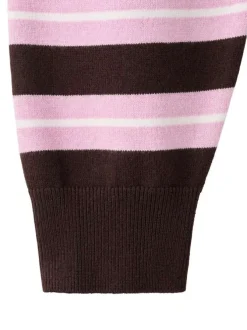 Pull marron à rayures roses avec une coupe droite et un col rond