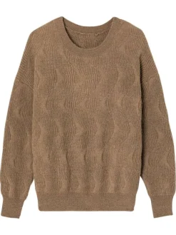 Pull marron uni avec une coupe droite à col rond et des manches longues